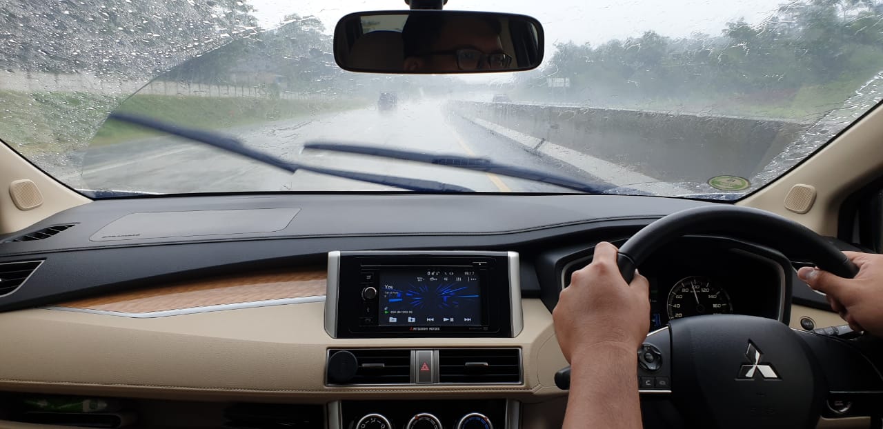 Perhatikan Hal Ini Saat Berkendara Dalam Kondisi Hujan Deras