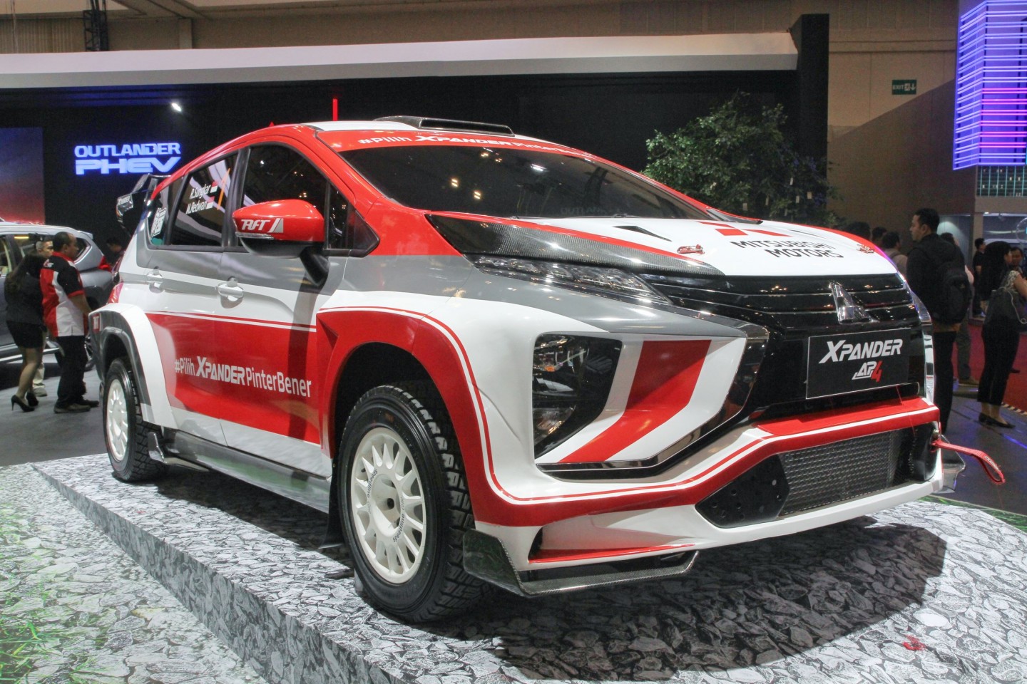 Rifat Sungkar dan MMKSI Perkenalkan XPANDER Rally Team
