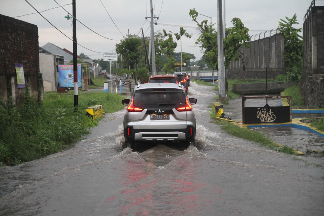 Mobil Terkena Banjir Ini Cara Pengecekan Kendaraannya
