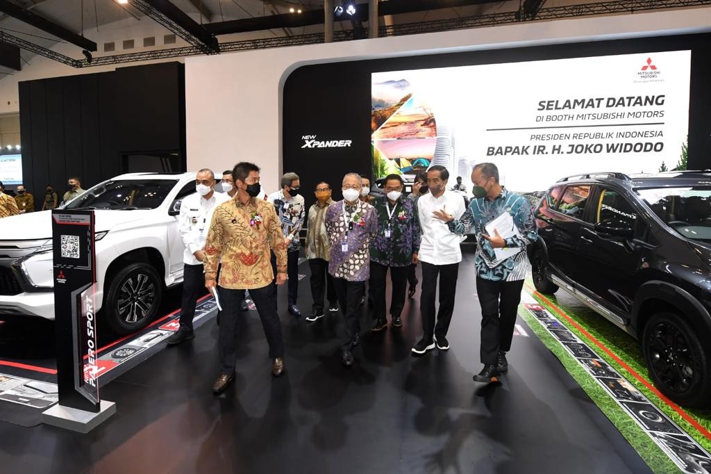 Kunjungan Presiden Republik Indonesia Joko Widodo ke Booth Mitsubishi Motors di GIIAS 2021