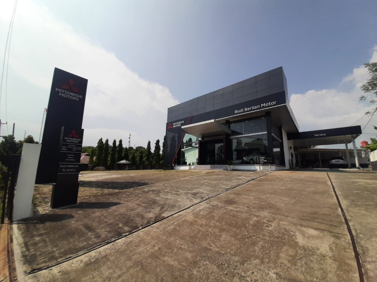 Perkuat Jaringan Diler di Area Strategis, MMKSI Tambah Tiga Diler Baru Mitsubishi Motors di Lampung