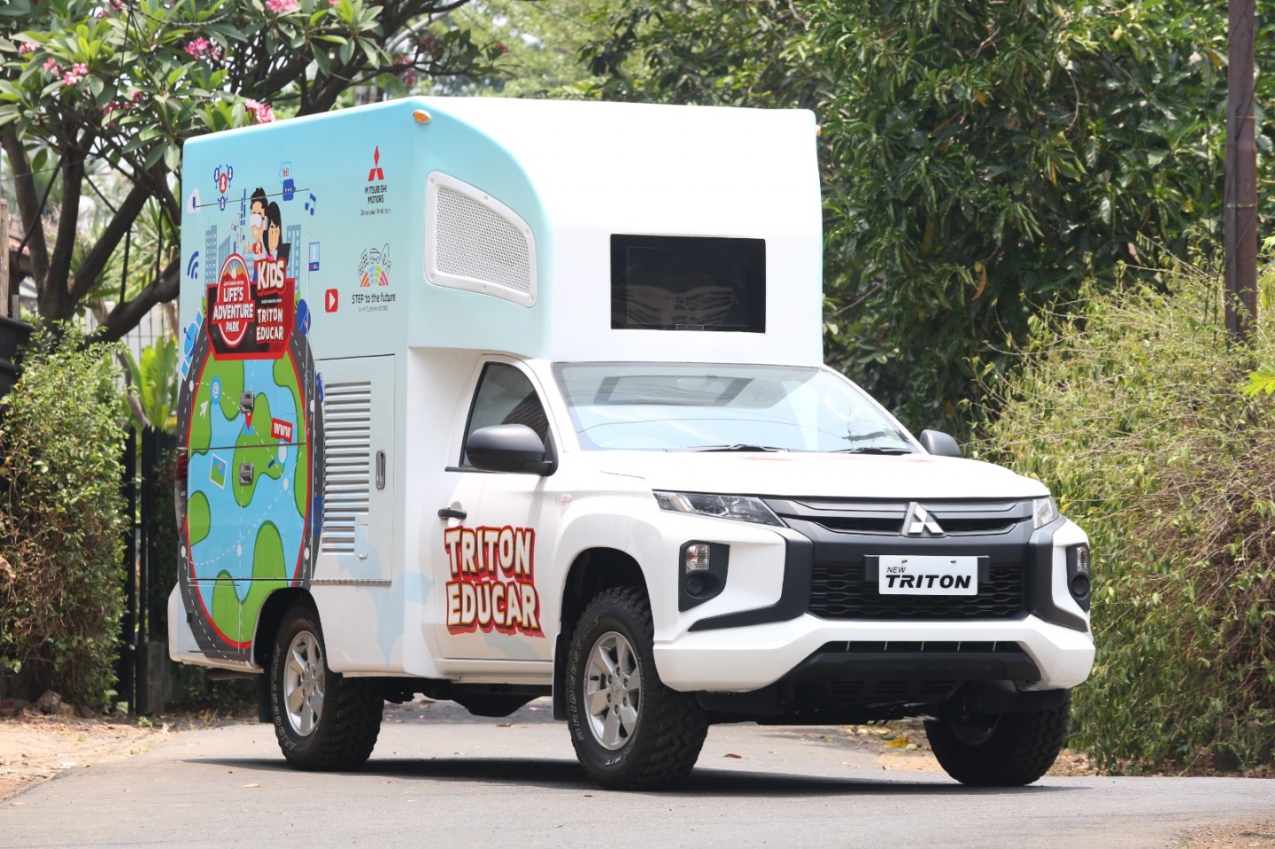 Mitsubishi TRITON EDUCAR Memulai Perjalanannya untuk Memperkaya Pengalaman Anak-Anak di Seluruh Indonesia