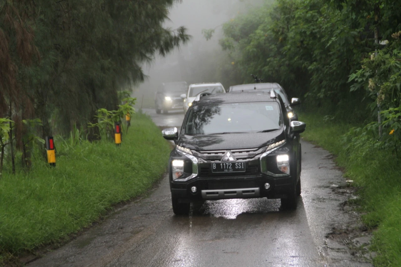 Kenali Batas Kecepatan Ketika Berkendara Saat Hujan dan Jalanan Licin