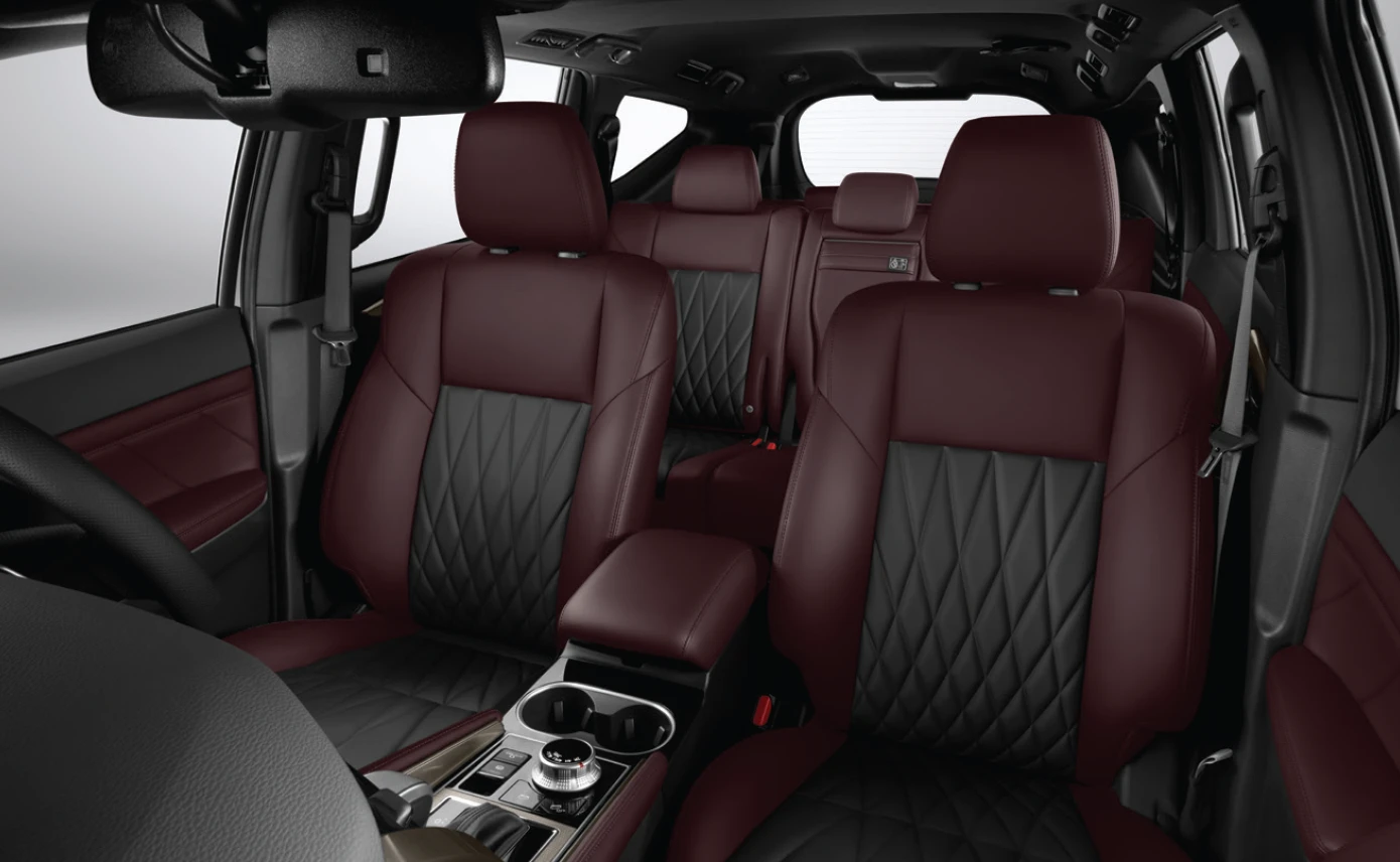 Comfortable Interior with High Quality Leather Seat*