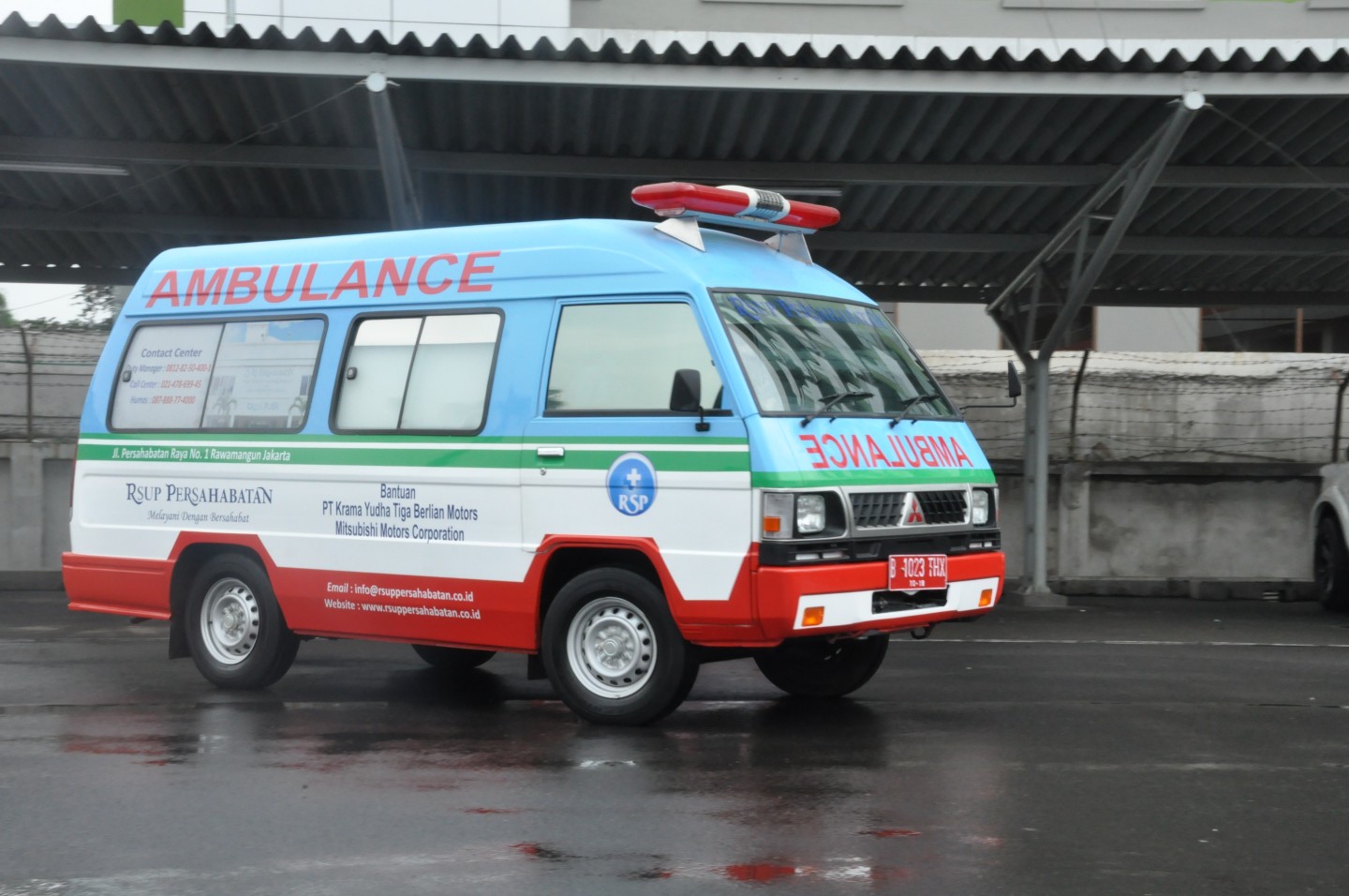 Gambar Mobil Ambulance Indonesia